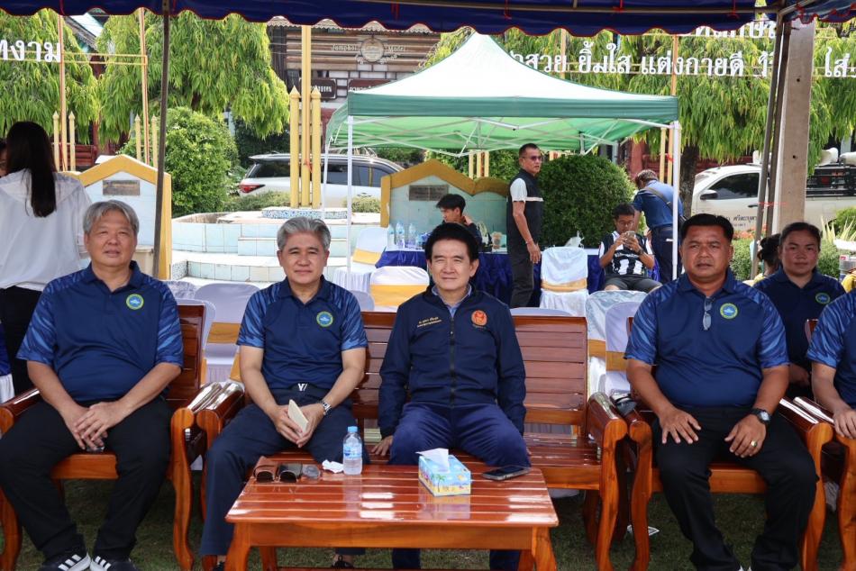 วันศุกร์ที่ ๒๗ มีนาคม ๒๕๖๙  เวลา ๑๐.๓๐ น.              เทศบาลเมืองโพนพิสัย ขอประชาสัมพันธ์ ภาพบรรยากาศการแข่งขันกีฬาต้านภัยยาเสพติด ประจำปีงบประมาณ ๒๕๖๙ ซึ่งได้รับความร่วมมือจากทุกภาคส่วนและมีประชาชนเข้าร่วมเป็นจำนวนมาก           ในการนี้ ดร.ยุทธนา ศรีตะบุตร สมาชิกสภาผู้แทนราษฎร  จังหวัดหนองคาย เขต ๒ ให้เกียรติเดินทางมาร่วมชมและให้กำลังใจนักกีฬาพร้อมทั้งได้ให้การสนับสนุนเครื่องดื่มแก่ตัวแทนนักกีฬาทั้ง ๓ เขต เทศบาลเมืองโพนพิสัย ขอขอบพระคุณเป็นอย่างสูง และยังคงมุ่งมั่นส่งเสริมกิจกรรมกีฬาเพื่อสร้างสังคมที่เข้มแข็งและห่างไกลจากยาเสพติด   #เทศบาลเมืองโพนพิสัยใส่ใจทุกปัญหา   ช่องทางการติดต่อสื่อสาร เทศบาลเมืองโพนพิสัย  ☎️ 0-4247-1307  ไปรษณีย์อิเล็กทรอนิกส์กลาง : saraban_05430501@dla.go.th            งานประชาสัมพันธ์  กองยุทธศาสตร์และงบประมาณ  Facebook Page: #เทศบาลเมืองโพนพิสัย คลิ๊ก https://www.facebook.com/share/15mnyqh32a/?mibextid=wwXIfr   Cr.นักวิชาการคอมพิวเตอร์ปฏิบัติการ