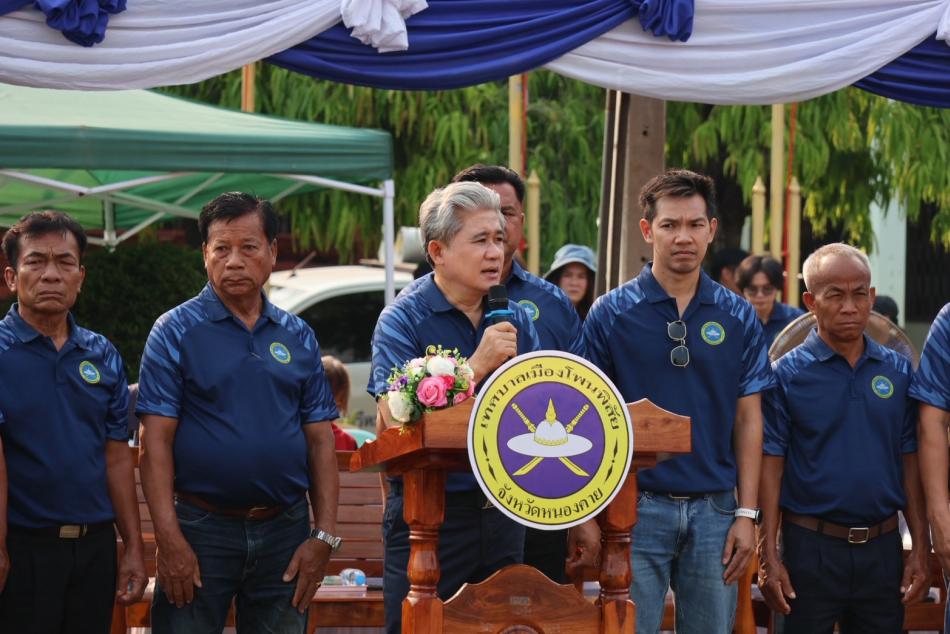 วันศุกร์ที่ ๒๗ มีนาคม ๒๕๖๙ เวลา ๐๙.๐๐ น.  ดร.อาทิตย์ ศรีตะบุตร  นายกเทศมนตรีเมืองโพนพิสัย ได้ให้เกียรติมาเป็นประธานเปิดงานการแข่งขันกีฬาต้านภัยยาเสพติด เทศบาลเมืองโพนพิสัย ประจำปีงบประมาณ พ.ศ.2569 พร้อมด้วย คณะผู้บริหาร สมาชิกสภาเทศบาล ณ สนามกีฬาโรงเรียนอนุบาลจุมพลโพนพิสัย  โดยมีนายสมนึก ฉันโชคดี ปลัดเทศบาลเมืองโพนพิสัย เป็นผู้กล่าวรายงาน พร้อมด้วย รองปลัดเทศบาล หัวหน้าส่วนราชการ ร่วมเปิดงานในครั้งนี้ด้วย  การแข่งขันกีฬาต้านภัยยาเสพติดฯ ได้ดำเนินการแข่งขันมาตั้งแต่วันที่ 23-27 มีนาคม 2569   กิจกรรม มีดังนี้ 1.การเดินขบวนพาเหรดนักกีฬา ประกอบไปด้วย ขบวนของเทศบาลเมืองโพนพิสัย ,ขบวนของศูนย์พัฒนาเด็กเล็กบ้านหนองปลาไหล,ขบวนพาเหรดของนักกีฬาเขต 1 - เขต 3 รวมถึงขบวนนำพาเหรดวงดุริยางค์ของโรงเรียนชุมพลโพนพิสัย และโรงเรียนอนุบาลรัตนบัณฑิต  2.การแข่งขันเต้นแอโรบิค ทั้ง 3 เขต  2.การแสดงโชว์เปิดงานของเด็กๆจากศูนย์พัฒนาเด็กเล็กบ้านหนองปลาไหล และการแสดงโชว์เต้นแอโรบิคจากชมรมแอโรบิค อำเภอโพนพิสัย 3.การแข่งขันกีฬาพื้นบ้าน 2 ประเภท ได้แก่ (1) ชักกะเย่อทีม (2) วิ่งผลัดกระสอบทีมผสม  #เทศบาลเมืองโพนพิสัยใส่ใ