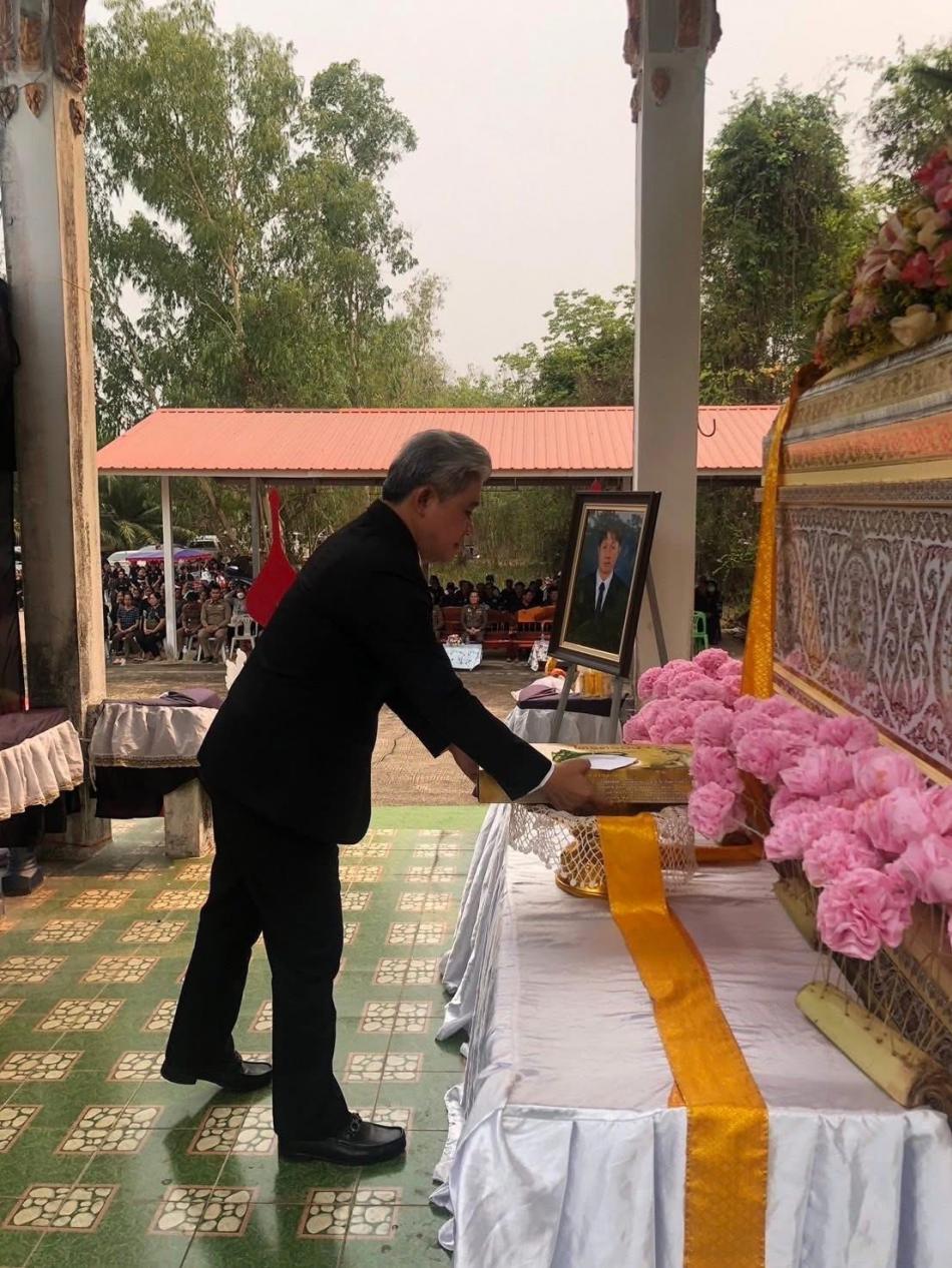 วันเสาร์ที่ 18 เมษายน 2569 เวลา 13.00 น. ดร.อาทิตย์ ศรีตะบุตร นายกเทศมนตรีเมืองโพนพิสัย ได้ร่วมงานและเป็นประธานงานฌาปนกิจ พร้อมด้วยนายเมือง บูชากุล รองนายกฯ,นายชัยวัชร์ นามขันธ์ เลขานุการนายกฯ,นายประดิษฐ  พลสาร เลขานุการนายกฯ,นายปารีต ปฏิบุตร รองประธานสภาฯ,นายอุดม สะวิสัย สท. ,นายสมัย ศิลาคม สท. ,นายบิน ศรีราช สท. ฯ,นายลำดวน สามัคคี สท. ,นายทรงกรด ขุนทอง สท. และนายสมนึก ฉันโชคดี ปลัดเทศบาลเมืองโพนพิสัย ฌาปนกิจ นายธนวัฒน์ สะวิสัย อายุ 54 ปี ซึ่งท่านเป็นพนักงานจ้างตามภารกิจของเทศบาลเมืองโพนพิสัย ท่านเป็นบุคลากรผู้ทรงคุณค่าของเทศบาลเมืองโพนพิสัย ได้ทำการฌาปนกิจ ณ ฌาปนสถานบ้านนาตาล(ป่าช้าบ้านนาตาล) ขอแสดงความเสียใจอย่างสุดซึ้งกับครอบครัว“สะวิสัย”ด้วยนะคะ 
     #เทศบาลเมืองโพนพิสัยใส่ใจทุกปัญหา 
ช่องทางการติดต่อสื่อสาร เทศบาลเมืองโพนพิสัย 042-471307 
ไปรษณีย์อิเล็กทรอนิกส์กลาง : saraban_05430501@dla.go.th
งานประชาสัมพันธ์กองยุทธศาสตร์และงบประมาณ 
Facebook Page : #เทศบาลเมืองโพนพิสัย คลิ๊ก https://www.facebook.com/share/15mnyqh32a/?mibextid=wwXIfr

 Cr.นักวิชาการคอมพิวเตอร์ปฏิบัติการ