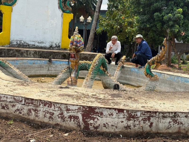 วันพุธ ที่ 1 เมษายน 2569 เวลา 12.00 น.     สืบเนื่องจากที่ ดร.อาทิตย์ ศรีตะบุตร นายกเทศมนตรีเมืองโพนพิสัย ได้นำผู้อำนวยการกองช่าง และบุคลากรกองช่าง ทำความสะอาดและบูรณะลานพญานาคบริเวณสี่แยกโรงเรียนอนุบาลจุมพลโพนพิสัย โดยมีนโยบายให้ใช้วัสดุเดิมที่มีอยู่แล้ว เพื่อเป็นการใช้งบประมาณของทางราชการให้เกิดประโยชน์ ประหยัดและคุ้มค่ามากที่สุด ซึ่งขณะนี้อยู่ระหว่างดำเนินการฝั่งบ้านพักท่านนายอำเภอโพนพิสัย       ขอขอบคุณ บุคลากรกองช่างเทศบาลเมืองโพนพิสัยทุกท่าน ที่ปฏิบัติหน้าที่ด้วยความเสียสละเพื่อประโยชน์ของส่วนรวมในครั้งนี้ "ทำทุกวัน ทำให้เป็นนิสัย บ้านเมืองจะได้สะอาดน่าอยู่" 
#เทศบาลเมืองโพนพิสัยใส่ใจทุกปัญหา 
	ช่องทางการติดต่อสื่อสาร เทศบาลเมืองโพนพิสัย 
☎️ ๐๔๒-๔๗๑๓๐๗ 
ไปรษณีย์อิเล็กทรอนิกส์กลาง : saraban_05430501@dla.go.th 
	งานประชาสัมพันธ์ กองยุทธศาสตร์และงบประมาณ 
Facebook Page: #เทศบาลเมืองโพนพิสัย คลิ๊ก https://www.facebook.com/share/15mnyqh32a/?mibextid=wwXIfr 

Cr.นักวิชาการคอมพิวเตอร์ปฏิบัติการ