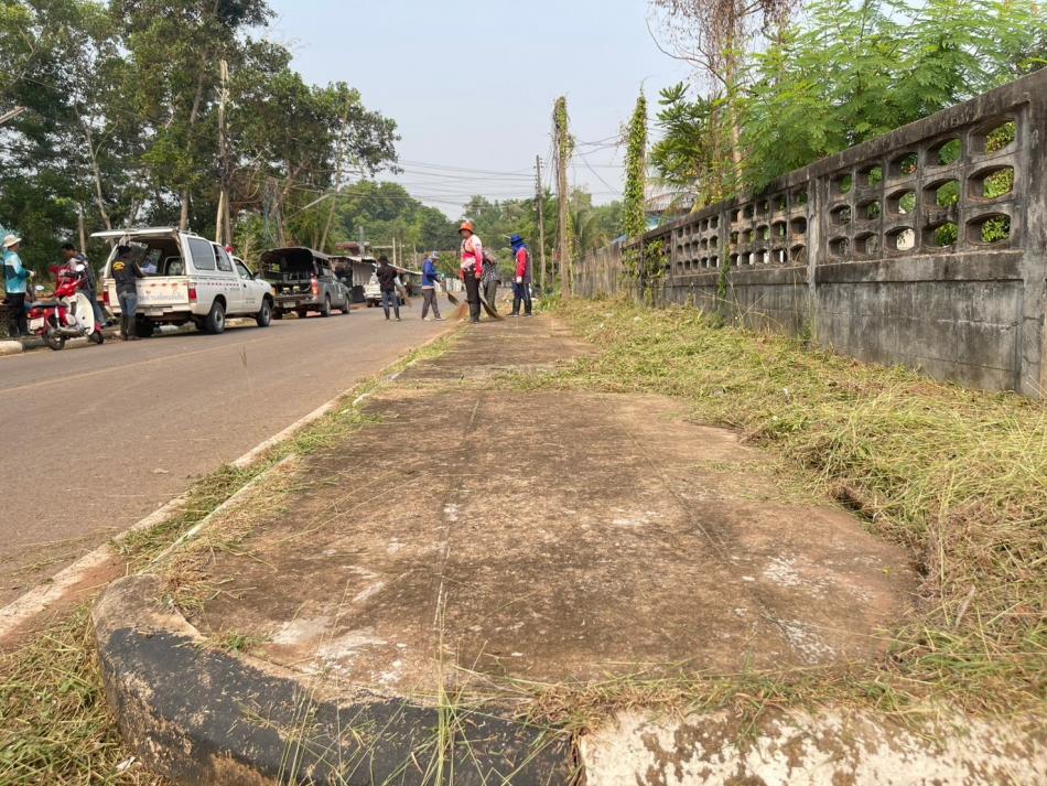 วันพฤหัสบดี ที่ 2 เมษายน 2569 เวลา 09.00 น.     ดร.อาทิตย์ ศรีตะบุตร นายกเทศมนตรีเมืองโพนพิสัย มอบหมายให้ นางสาวกรกนก ชัยเนตร หัวหน้าสำนักปลัดเทศบาล  นำทีมงานป้องกันและบรรเทาสาธารณภัย เทศบาลเมืองโพนพิสัย ทำความสะอาดและตัดหญ้าบริเวณเส้นวัดยอดแก้ว เพื่อความสะอาดเป็นระเบียบเรียบร้อยของบ้านเมือง ทำทุกวัน ทำให้เป็นนิสัย บ้านเมืองจะได้สะอาดน่าอยู่  #เทศบาลเมืองโพนพิสัยใส่ใจทุกปัญหา  	ช่องทางการติดต่อสื่อสาร เทศบาลเมืองโพนพิสัย  ☎️ 042-471307  ไปรษณีย์อิเล็กทรอนิกส์กลาง  saraban_05430501@dla.go.th  	งานประชาสัมพันธ์ กองยุทธศาสตร์และงบประมาณ  Facebook Page #เทศบาลเมืองโพนพิสัย คลิ๊ก httpswww.facebook.comshare15mnyqh32amibextid=wwXIfr   Cr.นักวิชาการคอมพิวเตอร์ปฏิบัติการ