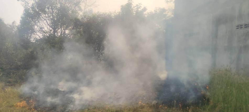 วันพุธ ที่ 1 เมษายน 2569 เวลา 15.30 น.             งานป้องกันและบรรเทาสาธารณภัย เทศบาลเมืองโพนพิสัย  ได้รับแจ้งเหตุเพลิงไหม้พื้นที่ไร่นา บริเวณบ้านเดื่อ ม.4 ในการนี้ ดร.อาทิตย์  ศรีตะบุตร นายกเทศมนตรีเมืองโพนพิสัย  ได้มอบหมายเจ้าหน้าที่เข้าระงับเหตุเพลิงไหม้และสามารถควบคุมเหตุดังกล่าวได้ทันท่วงที  พร้อมกำชับให้เจ้าหน้าเฝ้าระวังเหตุเพลิงไหม้ในช่วงฤดูแล้งนี้   #เทศบาลเมืองโพนพิสัยใส่ใจทุกปัญหา  	ช่องทางการติดต่อสื่อสาร เทศบาลเมืองโพนพิสัย  ☎️ 042-471307  ไปรษณีย์อิเล็กทรอนิกส์กลาง  saraban_05430501@dla.go.th  	งานประชาสัมพันธ์ กองยุทธศาสตร์และงบประมาณ  Facebook Page #เทศบาลเมืองโพนพิสัย คลิ๊ก httpswww.facebook.comshare15mnyqh32amibextid=wwXIfr   Cr.นักวิชาการคอมพิวเตอร์ปฏิบัติการ