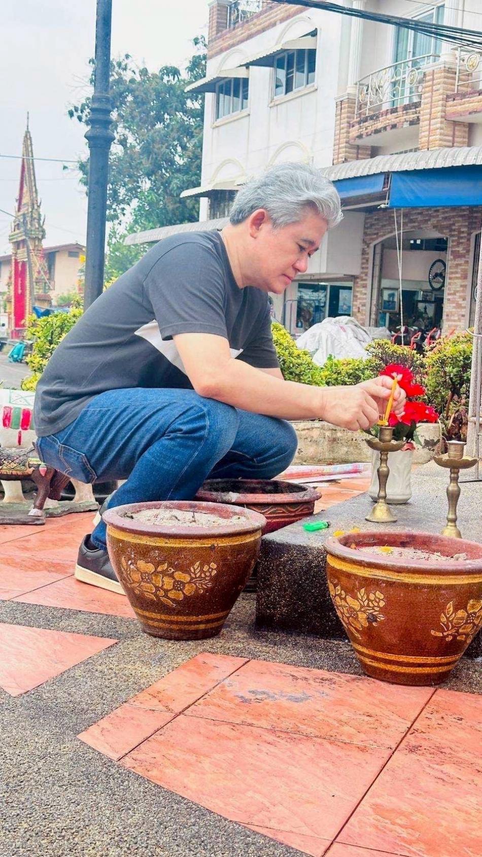 วันอังคารที่ 24 กุมภาพันธ์ 2569 เวลา 05.30 น.   ดร.อาทิตย์  ศรีตะบุตร นายกเทศมนตรีเมืองโพนพิสัย ลงพื้นที่เพื่อตรวจความเรียบร้อยบริเวณอนุสาวรีย์พระยาสุนทรธรรมธาดา  พร้อมด้วย ปลัดเทศบาลฯ/รองปลัดเทศบาลฯ/หัวหน้าส่วนราชการ/พนักงานเทศบาลฯ และลูกจ้างเทศบาลฯ ร่วมจัดกิจกรรมจิตอาสา ปรับปรุง ภูมิทัศน์  ล้าง  ทำความสะอาดบริเวณโดยรอบวงเวียนอนุสาวรีย์พระสุนทรธรรมธาดา  และบริเวณถนนพิสัยสรเดช  เริ่มต้นจากปากสะพานห้วยหลวงอนุสรณ์ถึงสี่แยกเซเว่นฯ  เข้าร่วมกิจกรรมในครั้งนี้โดยพร้อมเพรียงกัน