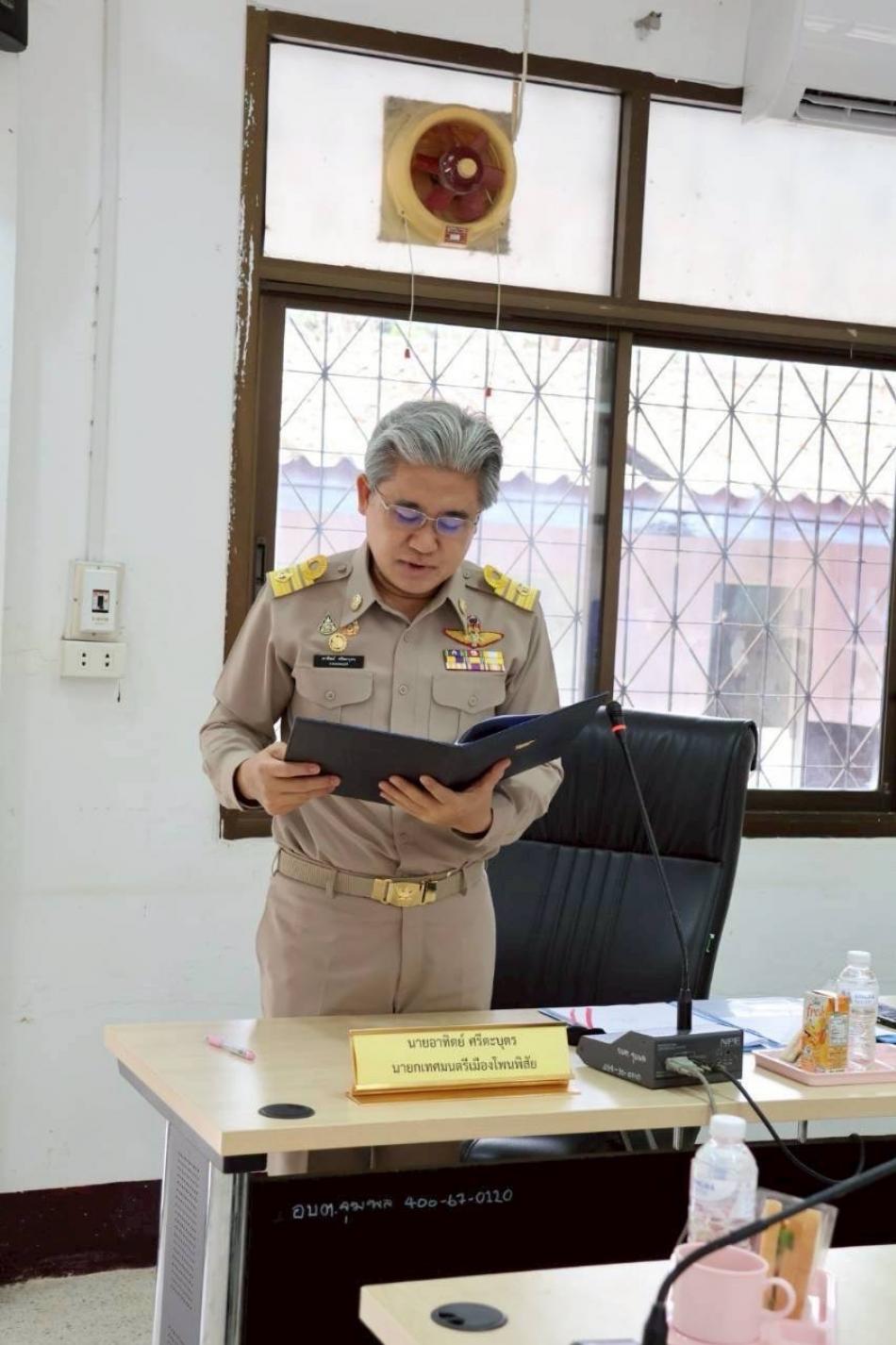      วันจันทร์ที่ 23 กุมภาพันธ์ 2569 เวลา 10.00 น. สภาเทศบาลเมืองโพนพิสัย นำโดย นายประคอง บูชากุล ประธานสภาเทศบาลเมืองโพนพิสัย เปิดการประชุมสภาเทศบาลเมืองโพนพิสัย สมัยสามัญ สมัยที่ 1 ครั้งที่ 1 ประจำปี 2569         ในการนี้ ดร.อาทิตย์ ศรีตะบุตร นายกเทศมนตรีเมืองโพนพิสัย ได้แถลงนโยบายต่อสภาเทศบาลเมืองโพนพิสัย ก่อนเข้าปฎิบัติหน้าที่ ทั้งนี้ ได้มี คณะผู้บริหาร สมาชิกสภา หัวหน้าส่วนราชการ และเจ้าหน้าที่ที่เกี่ยวข้องเข้าร่วมประชุมในครั้งนี้ด้วย ณ ห้องประชุมสภาเทศบาลเมืองโพนพิสัย แห่งที่ 2 