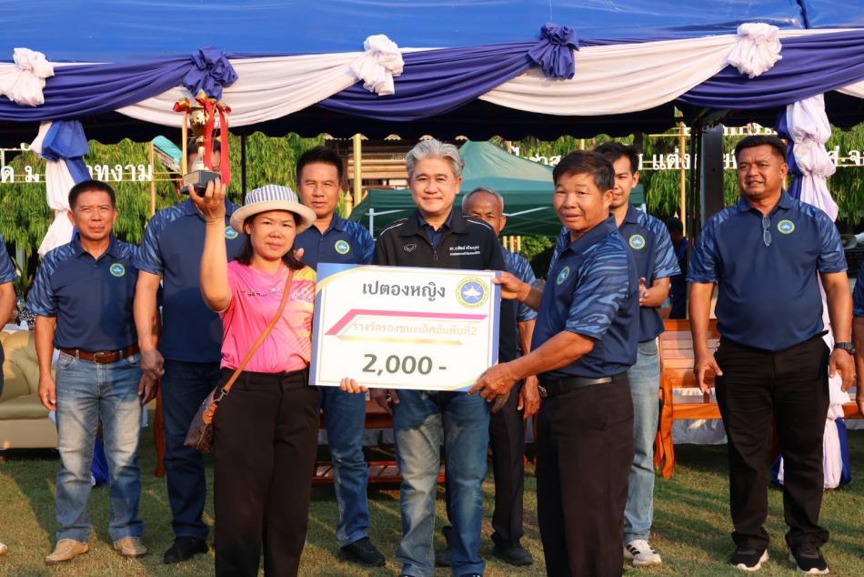 วันศุกร์ที่ ๒๗ มีนาคม ๒๕๖๙ 
เวลา ๑๘.๒๐ น.

ดร.อาทิตย์ ศรีตะบุตร นายกเทศมนตรีเมืองโพนพิสัย เป็นประธานปิดงานแข่งขันกีฬาต้านภัยยาเสพติด ประจำปีงบประมาณ ๒๕๖๙ พร้อมด้วยคณะผู้บริหาร ประธานสภาและสมาชิกสภาเทศบาล หัวหน้าส่วนราชการ  ข้าราชการ พนักงานเทศบาล  และมีการรับมอบรางวัลให้แก่นักกีฬาแต่ละประเภท  ณ สนามกีฬาโรงเรียนอนุบาลจุมพลโพนพิสัย อำเภอโพนพิสัย จังหวัดหนองคาย

และได้เชิญชวนทีมจิตอาสาเทศบาลเมืองโพนพิสัย ช่วยกันเก็บขยะ ทำความสะอาด และคืนพื้นที่ให้โรงเรียนอนุบาลจุมพลโพนพิสัย

“ทำทุกวัน ทำให้เป็นนิสัย บ้านเมืองจะได้สะอาด น่าอยู่”

#เทศบาลเมืองโพนพิสัยใส่ใจทุกปัญหา 

ช่องทางการติดต่อสื่อสาร เทศบาลเมืองโพนพิสัย
 ☎️ 0-4247-1307 
ไปรษณีย์อิเล็กทรอนิกส์กลาง : saraban_05430501@dla.go.th
       งานประชาสัมพันธ์ 
กองยุทธศาสตร์และงบประมาณ
 Facebook Page: #เทศบาลเมืองโพนพิสัย คลิ๊ก https://www.facebook.com/share/15mnyqh32a/?mibextid=wwXIfr 

Cr.นักวิชาการคอมพิวเตอร์ปฏิบัติการ
